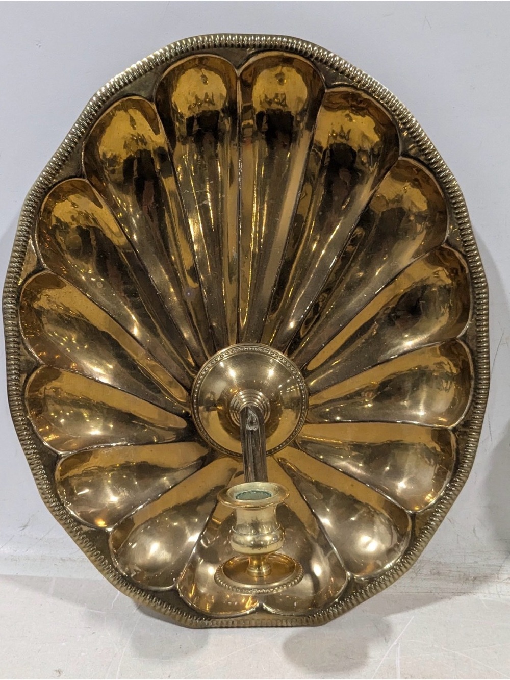 Shell-Form Decorative candle wall in Gold Brass vintage